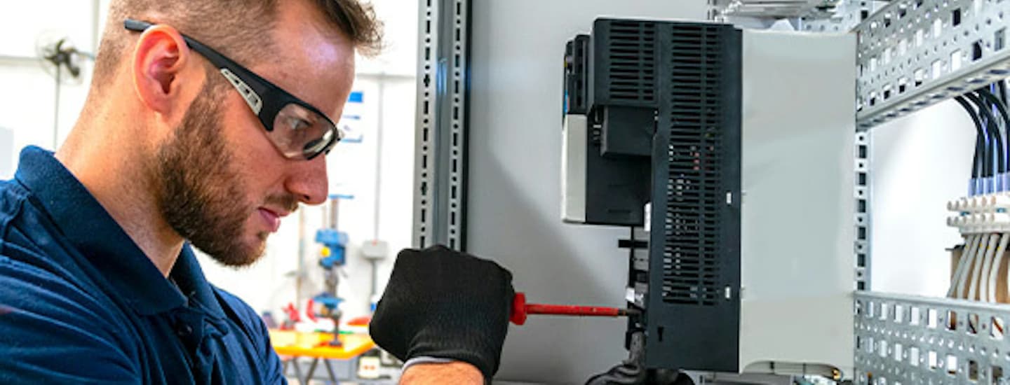 Elektrotechnische bedrijven aan het werk